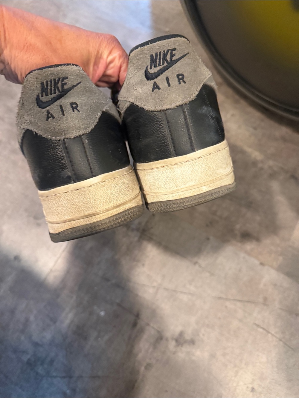 Nike Men's Low-Top Sneakers in Black and Gray - Picture 3 of 5